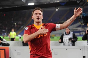 ملك روما توتي يعود لممارسة اللعب بشكل طبيعي