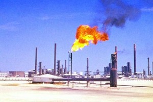 أسعار الوقود في الإمارات تنخفض في يناير المقبل بواقع 12% للديزل و6 % للجازولين