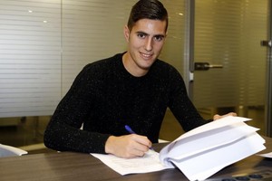 برشلونة يفسخ تعاقده مع لاعب بعد ساعتين وربع من التوقيع معه