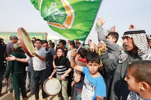 العراق: عودة أهالي الرمادي مرتبطة بنزع الألغام والمتفجرات