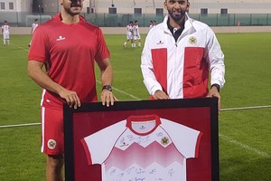 بالصور.. نجل ولي العهد يزور تدريب منتخب الشباب لكرة القدم