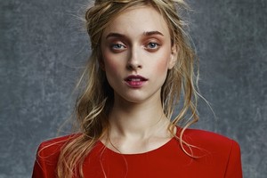 بالصور: ازياء ريم عكرا باللون الأحمر في رأس السنة