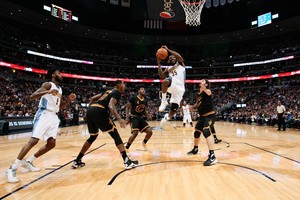 دالاس يهزم البطل وريورز في دوري السلة الأميركي