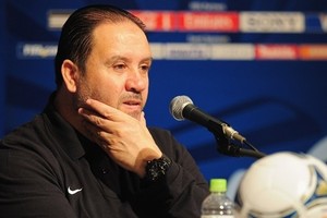 معلول رفض 'الأفريقي' وباقٍ مع 'أزرق الكويت'