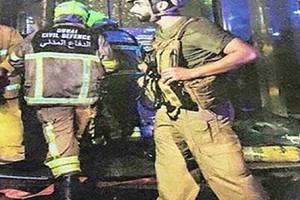 صورة ابن حاكم دبي في مكان حريق 'الفندق' تشعل مواقع التواصل الإجتماعي