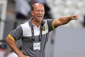 مدرب الوصل الإماراتي ينجو من حريق دبي