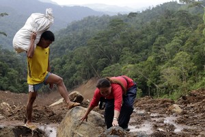 شاهد الصور... تضرر مناطق في الفلبين جراء إنهيارات أرضية جراء الإعصار