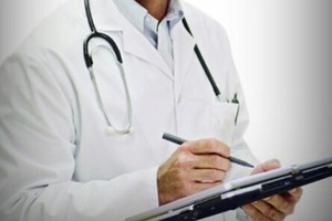 الكويت: علاج الكويتيين صباحاً والوافدين مساء بالمستشفيات الشهر الجاري