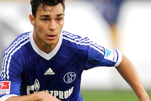 اينتراخت فرانكفورت يضم كان ايهان مدافع شالكه على سبيل الإعارة