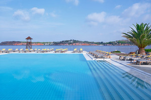 اليونان توقع اتفاقا لبيع منتجع فاخر لصندوق مملوك لمستثمرين عرب وأتراك