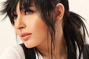    ملحن مصري يعرض على ساندي تذكرة للحج بعد توبتها