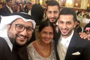 بالفيديو... بعد 27 سنة عمل بالبحرين... عاملة سريلانكية تعود لحضور زفاف ابن العائلة