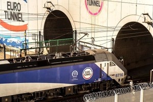 بريطانيا تمنح سودانياً اللجوء بعد اجتيازه نفق المانش