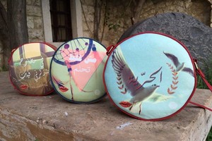 حقائب مزيّنة بالكلمات جديد المصممة بشرى دندش للعام 2016