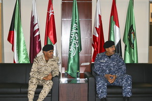 رئيس هيئة الأركان يقوم بزيارة تفقدية إلى سلاح البحرية الملكي