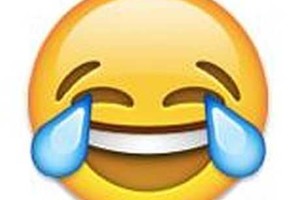 'الوجه الذي تدمع عيناه فرحاً'.. يتصدر أيقونات المشاعر في تويتر العام 2015