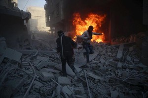 مقتل 26 شخص بقذائف على دمشق وقصف لريفها