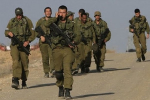 الجيش الإسرائيلي يعلن قتل 3 فلسطينيين حاولوا طعن جنوده بالضفة