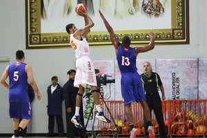 بالفيديو... المنامة يحافظ على نظافة سجله بدوري السلة