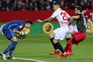 اشبيلية ينتزع المركز السادس من بلباو بالدوري الاسباني