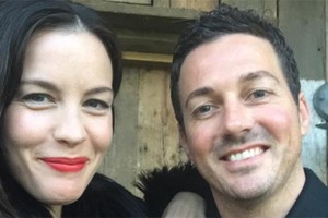 ليف تايلر تعلن حملها في طفلها الثاني