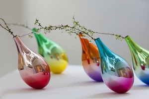 بالصور: ياباني يصمم مزهريات راقصة تتمايل مع الريح