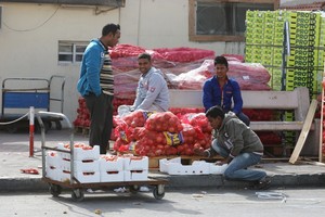 العمالة الآسيوية في السوق المركزي