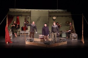 مسرحية شكسبير البريطاني الذي يحتفل عالميا بمرور 400 عام على وفاته من خلال إحياء فعالياته في أنحاء العالم  والتي احيتها   الفريق البريطاني الخاص بمسرحية هامليت. في الصالة الثقافية 