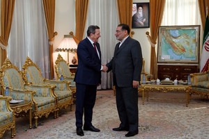 المستشار الألماني السابق غيرهارد شرودر يزور إيران