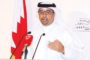 وزير 'الإعلام': إيقاف المساعدات الاجتماعية والعلاوات للمحكومين والمطلوبين في الجرائم الإرهابية 