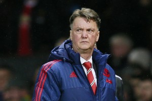 فان غال: الجماهير غادرت الملعب مبكرا أمام شيفيلد لتفادي الزحام المروري