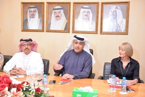 بالصور وزير 'المواصلات': مشاركة أكثر من 120 شركة و 75 وفد يمثلون 34 دولة في معرض البحرين الدولي للطير