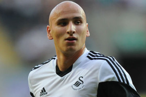 نيوكاسل يوافق على ضم شيلفي من سوانزي سيتي