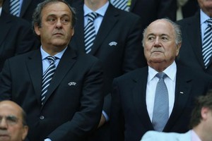 غرفة التحقيقات بلجنة القيم بالفيفا ستتقدم بطعن على قرار إيقاف بلاتر وبلاتيني