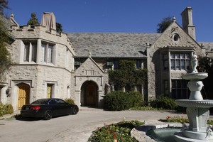 منزل مؤسس 'بلاي بوي' يعرض للبيع بـ200 مليون دولار ولكن بشروط!