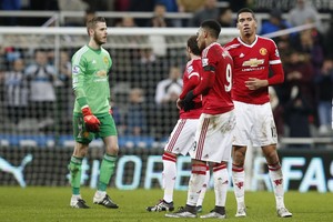 شاهد بالصور... فان غال: التعادل مع نيوكاسل أشبه بالهزيمة ليونايتد