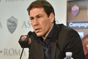 روما الإيطالي يعلن إقالة المدرب جارسيا