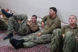 كيري يوجه الشكر لإيران بعد الإفراج عن عشرة بحارة أميركيين