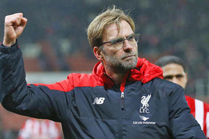 كلوب يدافع عن أخطاء مينيوليه بعد أداء مهتز