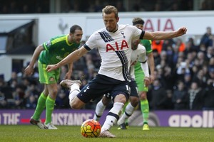 توتنهام يعاقب سندرلاند برباعية في الدوري الانجليزي