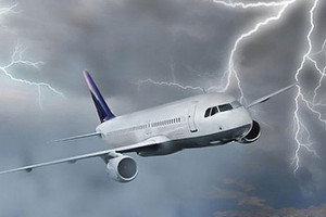 طائرة ركاب روسية تتعرض لصاعقة أثناء تحليقها
