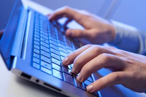 التقنيات الرقمية: الإمكانيات الإنمائية الضخمة لا تزال بمنأى عن أربعة مليارات شخص محرومين من الإنترنت