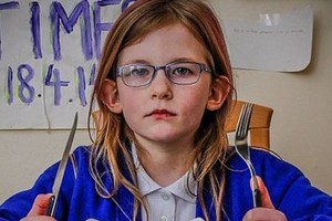 طفلة بريطانية... لا تنام ولا تشعر بالجوع أو الألم