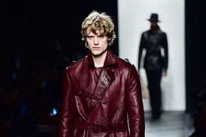 بالصور.. عرض دار أزياء بوتيغا فينيتا لخريف - شتاء خلال أسبوع الموضة المقام في ميلانو بإيطاليا