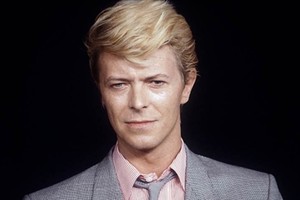 مطالبة بوضع صورة المغني ديفيد بوي على عملة ورقية