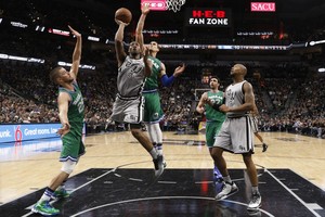 سان انتونيو يضرب بقوة في الـ'NBA'