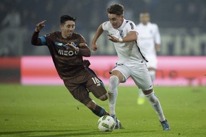 جيمارايش يبعد بورتو عن صراع الصدارة في الدوري البرتغالي