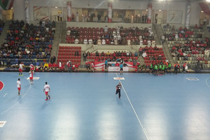 التحكيم يهدد بإيقاف مباراة منتخبنا مع الإمارات