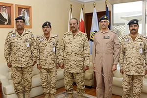 القائد العام لقوة الدفاع يستقبل قائد سلاح الجو الملكي       