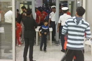 الجمهور لا يزال يتوافد على صالة مدينة خليفة